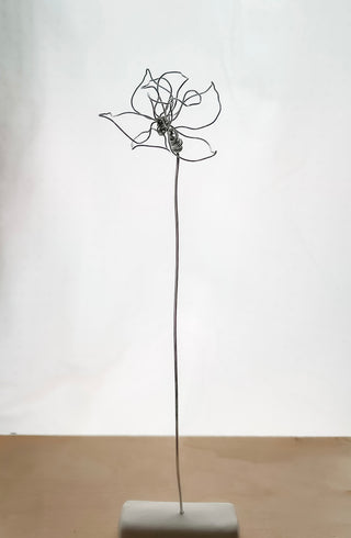 daffodil daffodils daffodil flower stem wire metal floral flowers wedding faux plants leaves persevered wedding bouquet forver flowers unique gifts for moms and flower lovers birth month gifts handmade small business curved leaf custom fake wedding  march Pisces zodiac gifts minimalist dopamine decor made in America tabletop tablescape ideas houseplants leaves leaf decorations dried floral aluminum steel cute pretty flowers custom colors one-of-a-kind affordable fake flowers artificial fall