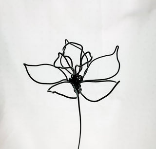 daffodil daffodils daffodil flower stem wire metal floral flowers wedding faux plants leaves persevered wedding bouquet forver flowers unique gifts for moms and flower lovers birth month gifts handmade small business curved leaf custom fake wedding  march Pisces zodiac gifts minimalist dopamine decor made in America tabletop tablescape ideas houseplants leaves leaf decorations dried floral aluminum steel cute pretty flowers custom colors one-of-a-kind affordable fake flowers artificial fall