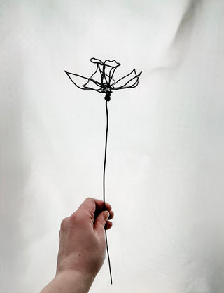 daffodil daffodils daffodil flower stem wire metal floral flowers wedding faux plants leaves persevered wedding bouquet forver flowers unique gifts for moms and flower lovers birth month gifts handmade small business curved leaf custom fake wedding  march Pisces zodiac gifts minimalist dopamine decor made in America tabletop tablescape ideas houseplants leaves leaf decorations dried floral aluminum steel cute pretty flowers custom colors one-of-a-kind affordable fake flowers artificial fall