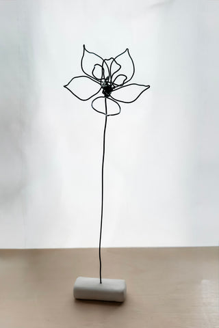 daffodil daffodils daffodil flower stem wire metal floral flowers wedding faux plants leaves persevered wedding bouquet forver flowers unique gifts for moms and flower lovers birth month gifts handmade small business curved leaf custom fake wedding  march Pisces zodiac gifts minimalist dopamine decor made in America tabletop tablescape ideas houseplants leaves leaf decorations dried floral aluminum steel cute pretty flowers custom colors one-of-a-kind affordable fake flowers artificial fall