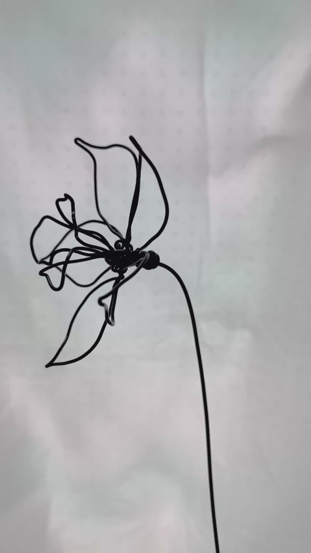 daffodil daffodils daffodil flower stem wire metal floral flowers wedding faux plants leaves persevered wedding bouquet forver flowers unique gifts for moms and flower lovers birth month gifts handmade small business curved leaf custom fake wedding  march Pisces zodiac gifts minimalist dopamine decor made in America tabletop tablescape ideas houseplants leaves leaf decorations dried floral aluminum steel cute pretty flowers custom colors one-of-a-kind affordable fake flowers artificial fall